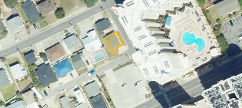 Beach-Adjacent Triplex