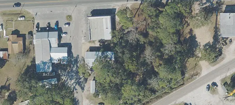 Freestanding Retail Building with Shop Space