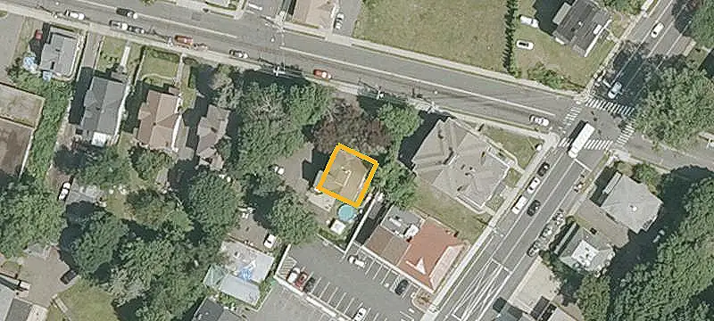 Three-Bedroom Duplex with Parking