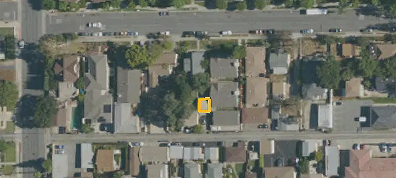 12-Unit Apartment Building with Laundry
