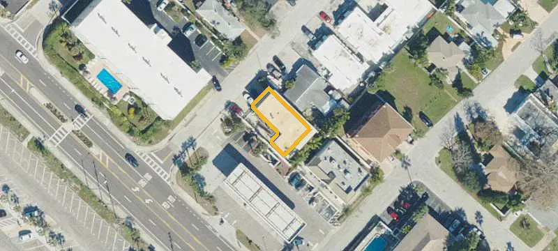 Quadplex with Onsite Laundry
