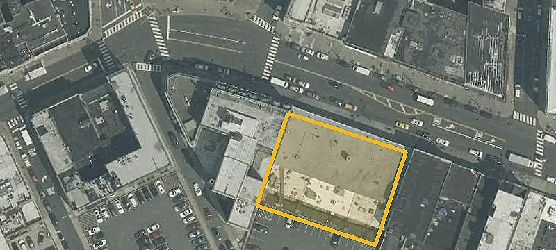 Open-Plan Storefront Space