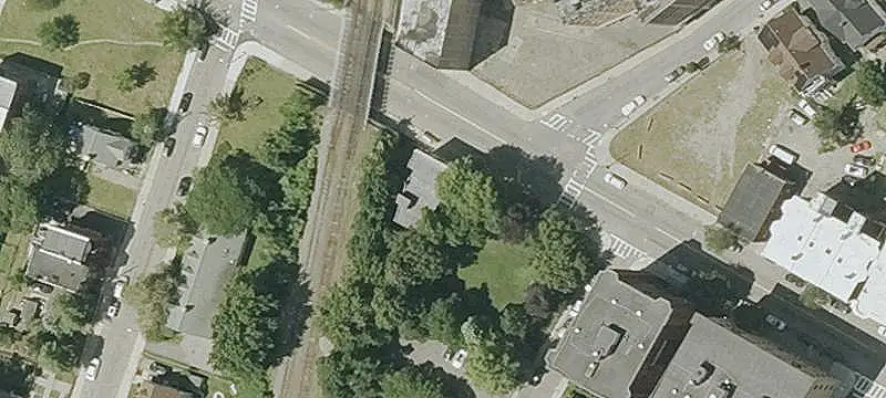 Five-Unit Mixed-Use Apartment Building