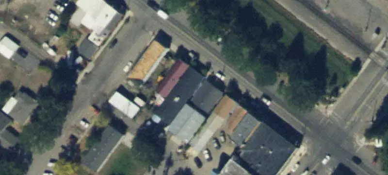 Single-Level Mixed-Use Property