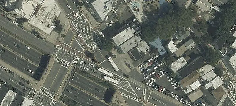 6-Unit Apartment Building