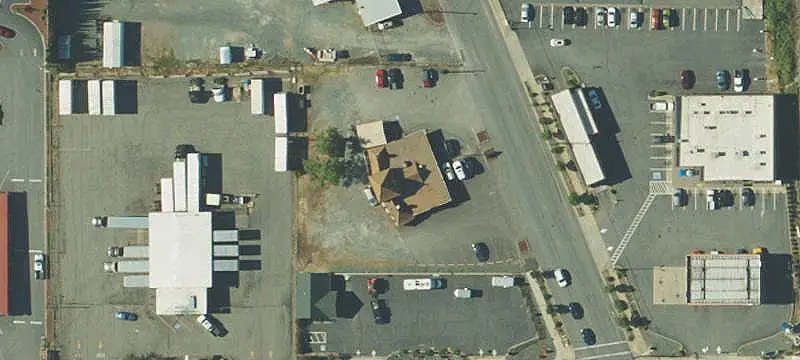Single-Tenant Restaurant Building