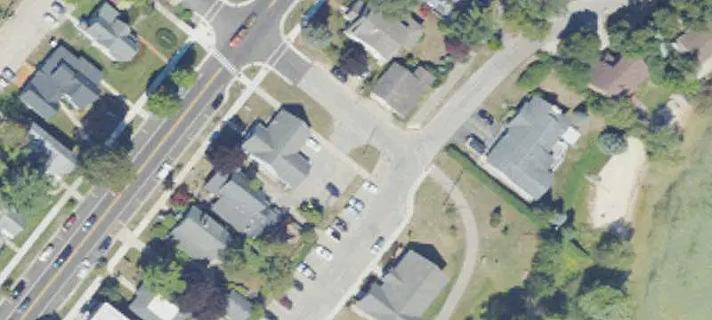 Commercial Building on Corner Site
