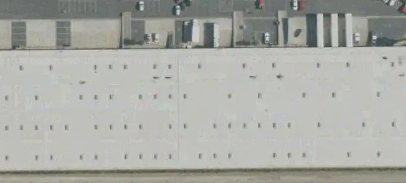 Distribution Center with Dock-High Loading