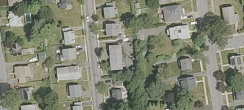 6-Unit Brick Apartment Building