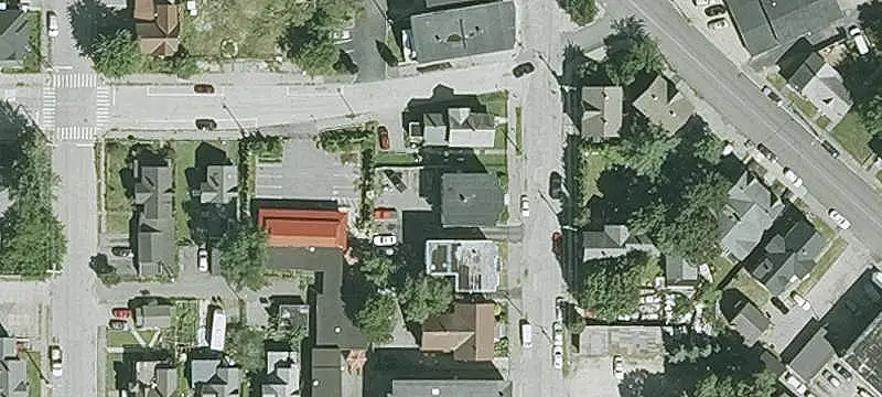 6-Unit Apartment Building