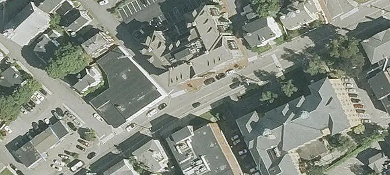 Street-Level Corner Office Unit