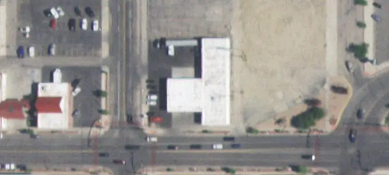 4-Bay Mixed-Use Commercial Property