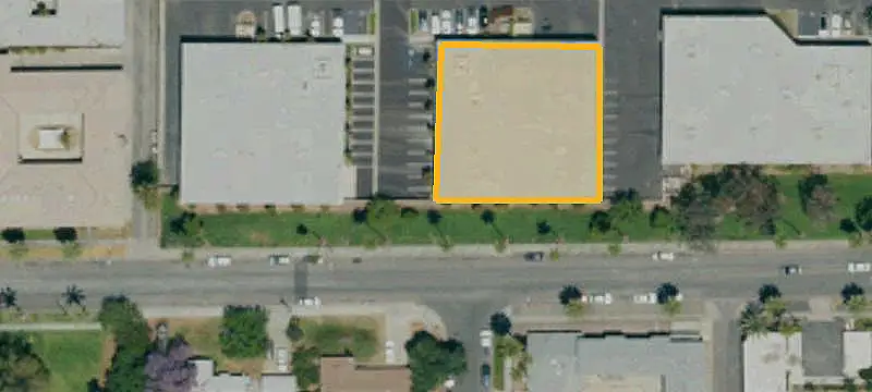 Freestanding Warehouse with Ground-Level Doors
