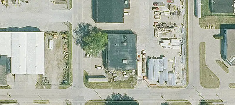 Flex Building with Enclosed Yard