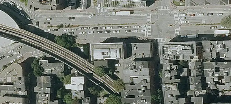Office Unit Near Red Line