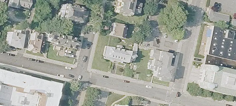Apartment Building with Townhouse Units