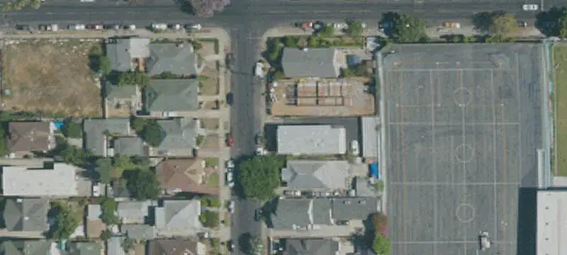 6-Unit Apartment Building