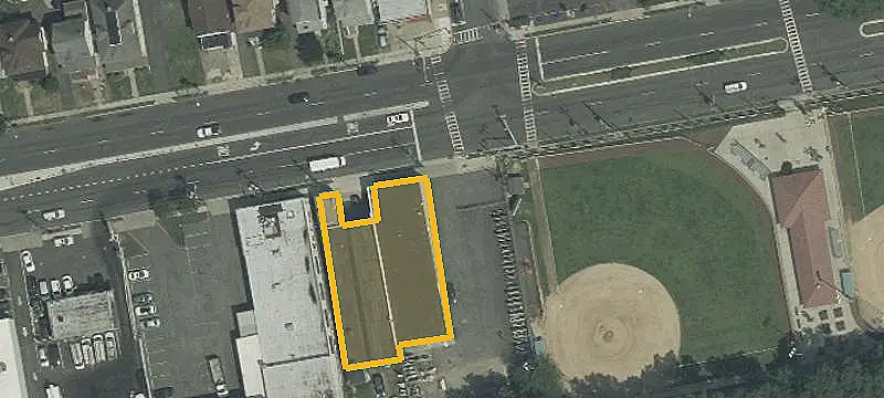 Specialty Property with Natural Gas