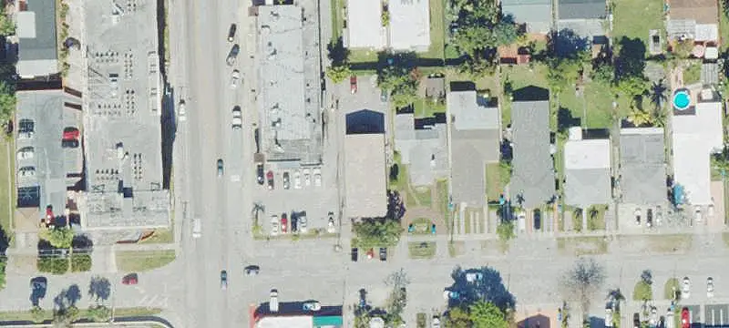 6-Unit Apartment Building
