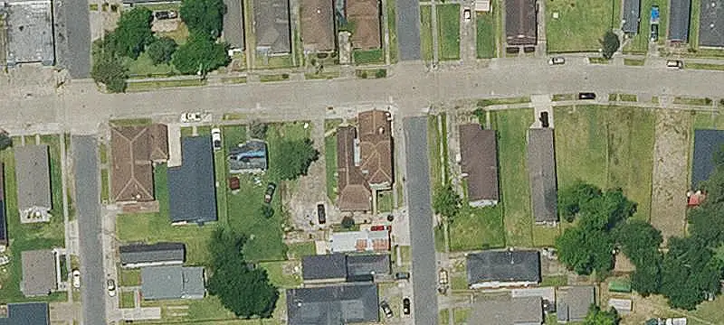 Neighborhood Grocery Store with Commercial Hood