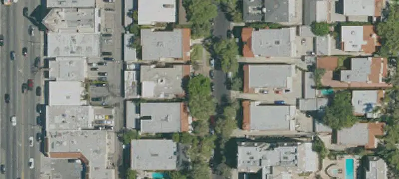 4-Unit Courtyard Apartment Building