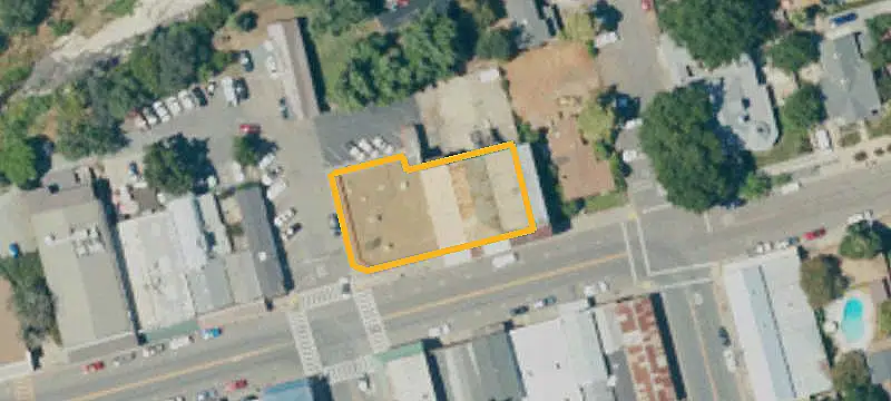 Mixed-Use Building with Apartment