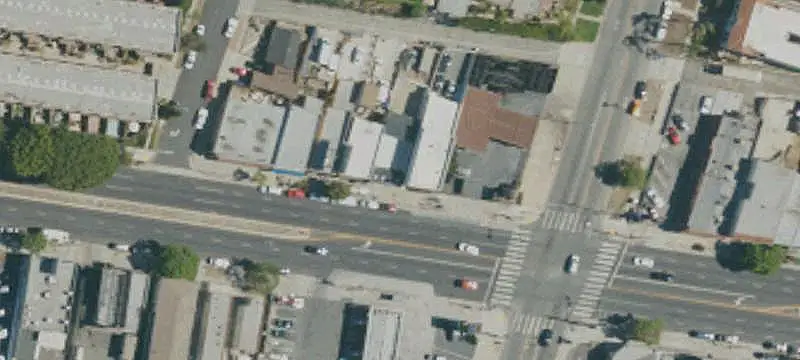Storefront with Secured Yard