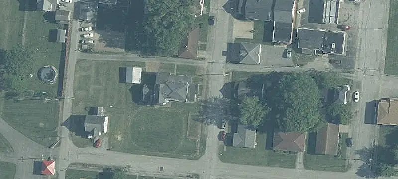 6-Unit Apartment Building