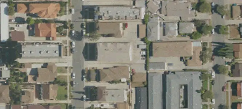 6-Unit Apartment Building