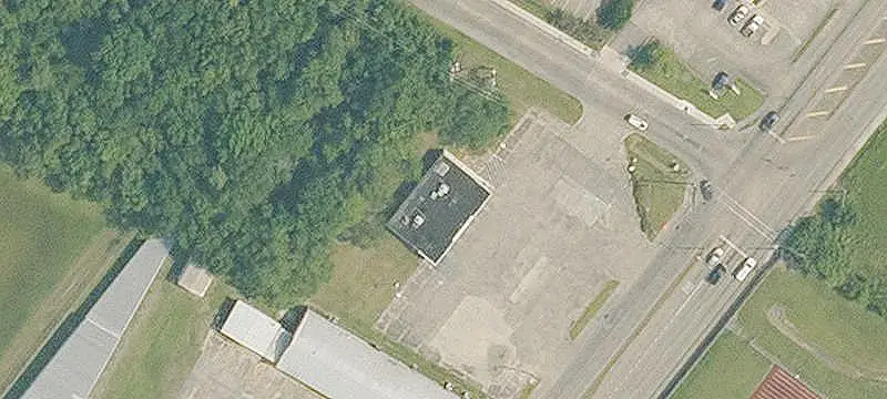 Open-Plan Storefront