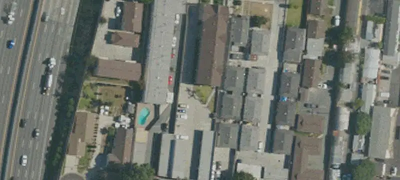 Apartment Building with Townhouse Units