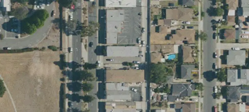 6-Unit Apartment Building