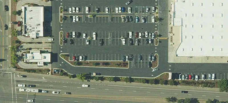 Retail Space at Signalized Intersection