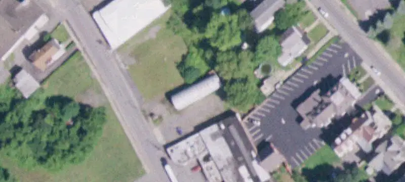Warehouse with Heavy-Duty Trusses
