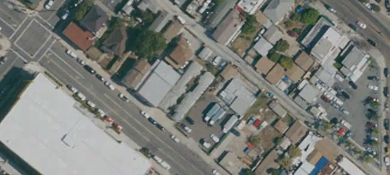6-Unit Apartment Building