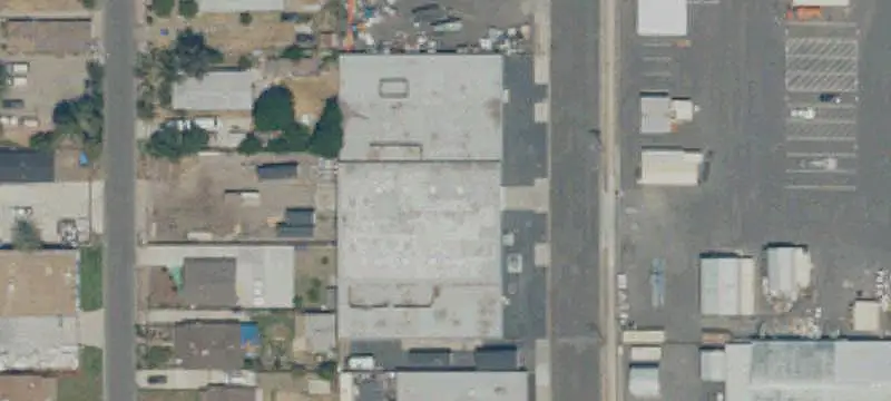 Warehouse with In-Place Tenant