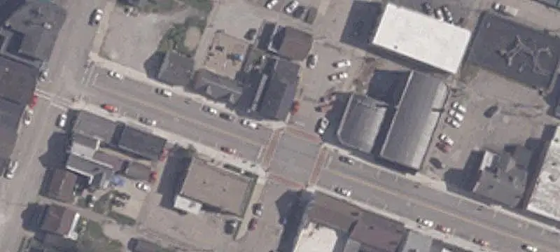 Mixed-Use Building with Apartment
