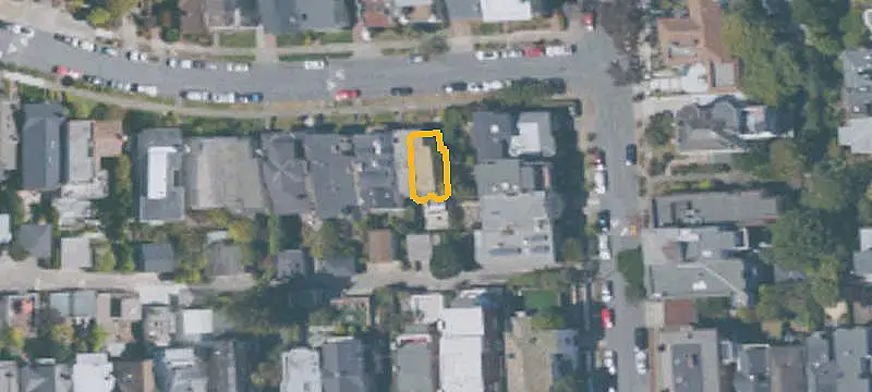 Mixed-Use Building with Upper-Level Rooms