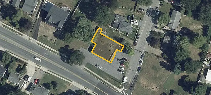 Mixed-Use Property with Apartment