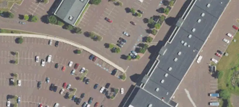 Giant-Anchored Shopping Center