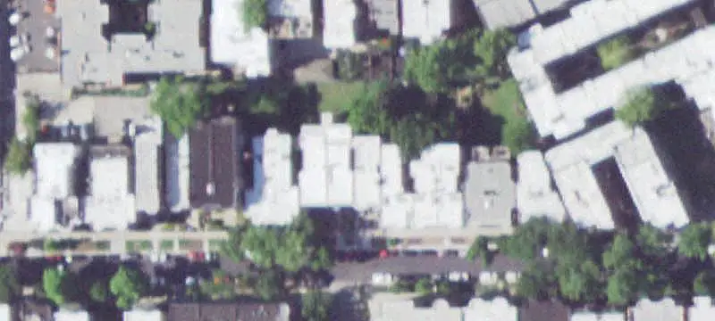 6-Unit Center-Entrance Apartment Building