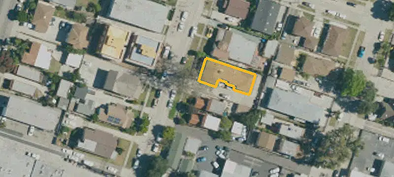 6-Unit Apartment Building