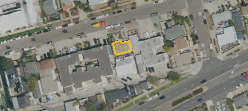 3-Unit Triplex with Garage