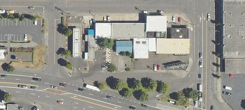 Automotive Property with Secure Yard