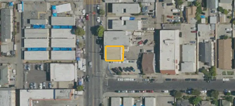 Retail Building with Rear Parking