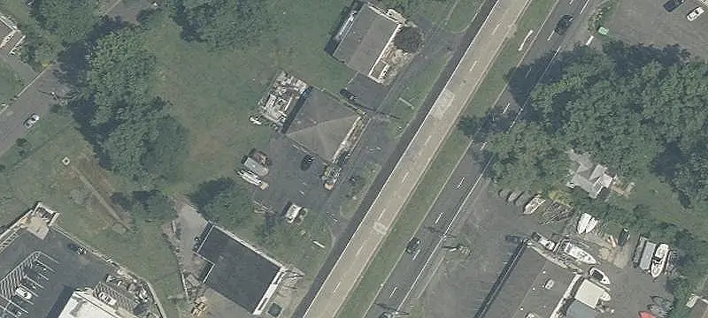 Retail Building with Secure Yard