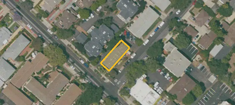 8-Unit Garden-Style Apartment Building