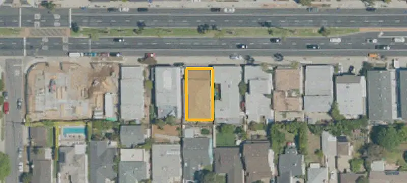 4-Unit Apartment Building