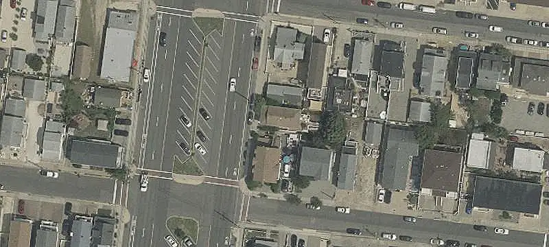 Mixed-Use Building with Apartment