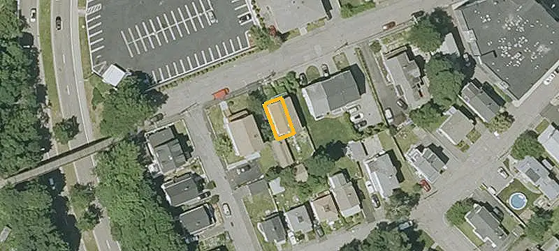 Duplex with Deep Garage